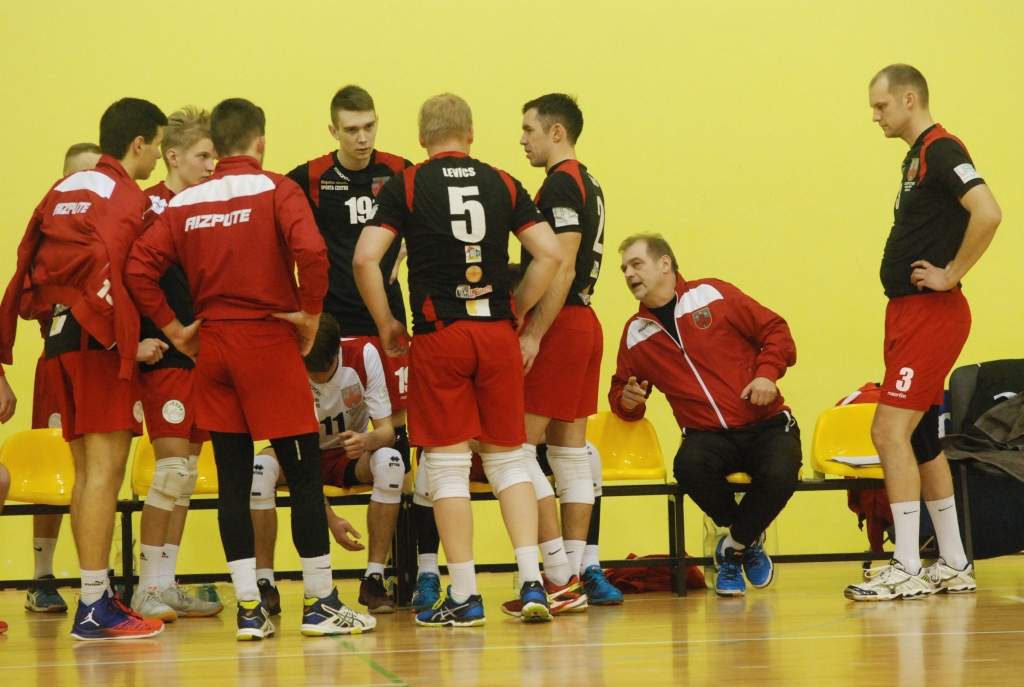 FOTO: "Aizputes" volejbolisti līdzīgā cīņā atzīst "Limbažu/MSĢ" pārākumu