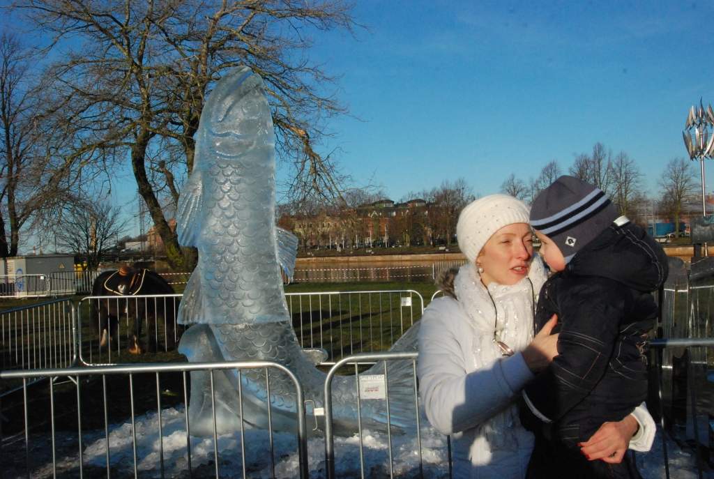 FOTO.VIDEO: Stinšu svētkos Liepājā nenoķer nevienu stinti; vakaru noslēdz izrāde "Bļitka"