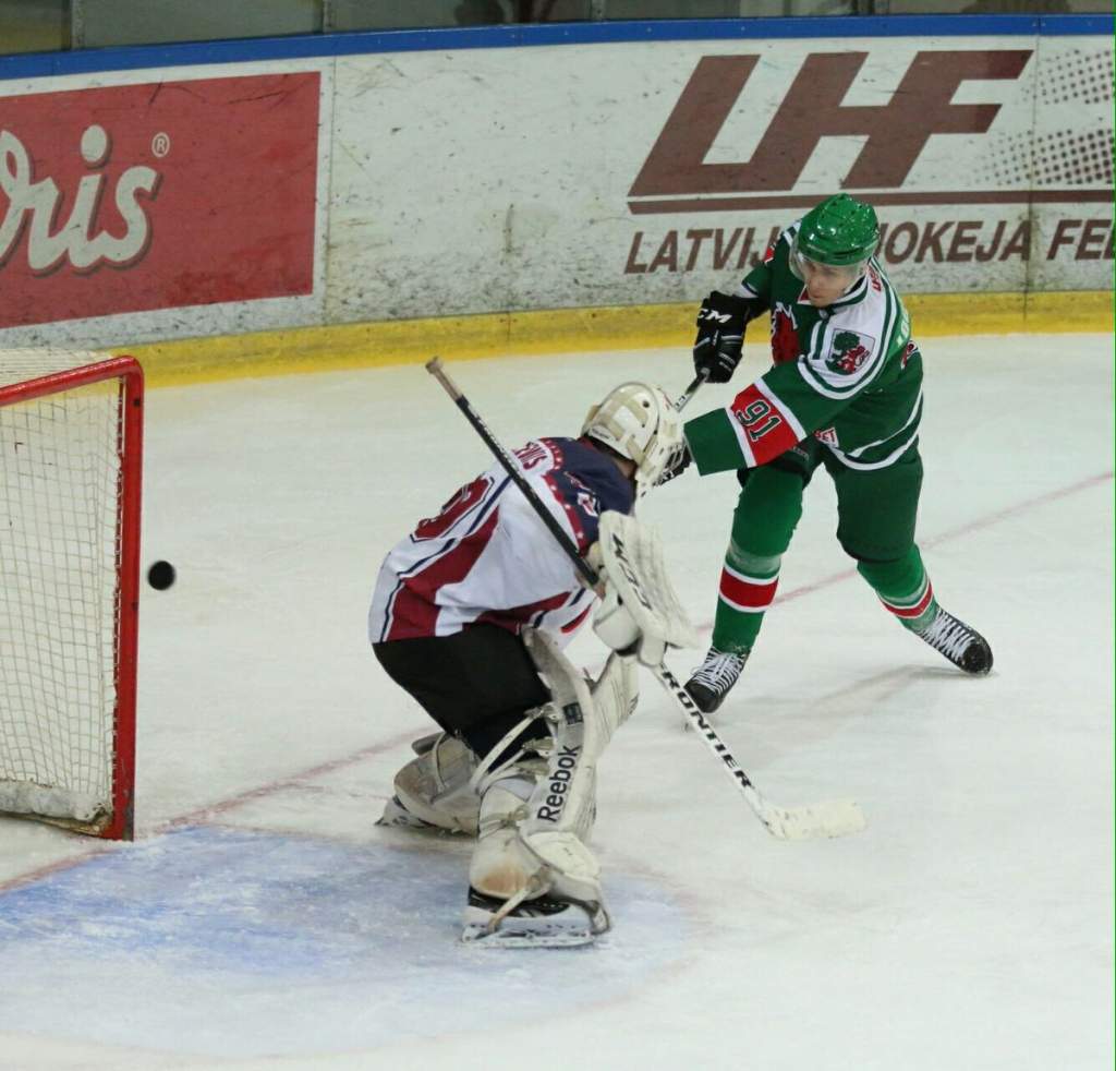 "Liepājas", "Mogo" un "Kurbada" hokejisti izcīna ļoti graujošas uzvaras Latvijas čempionāta spēlēs