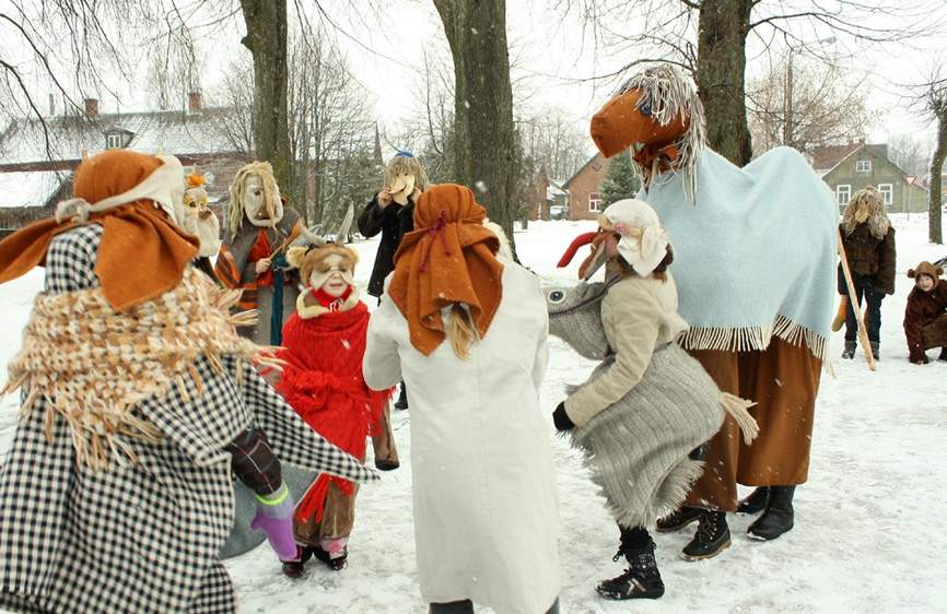 Atjaunos ķekatās iešanas tradīciju