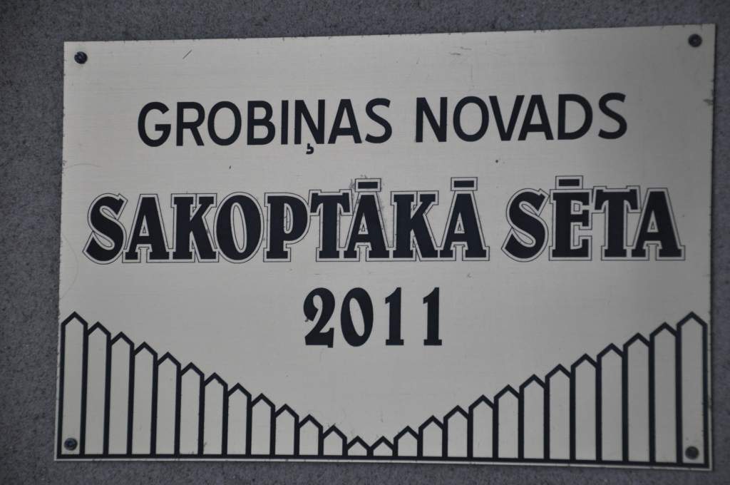 Māja ar garāžu un oranžēriju