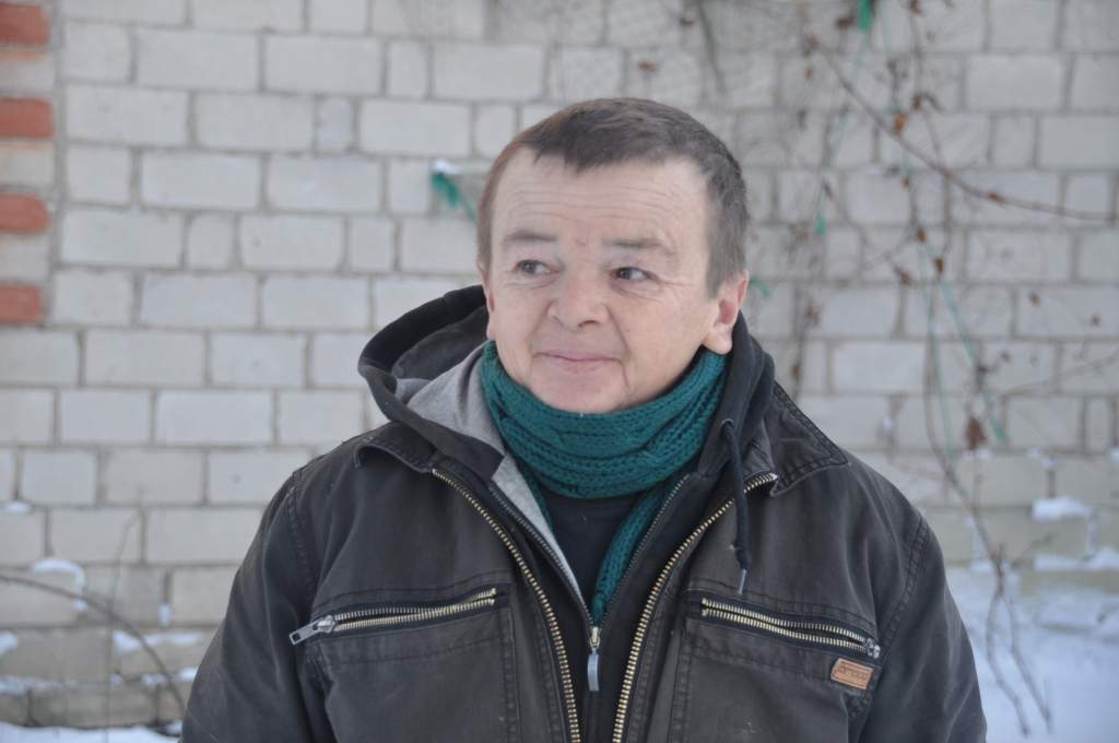 Atgriežas mājās un iegādājas kazu