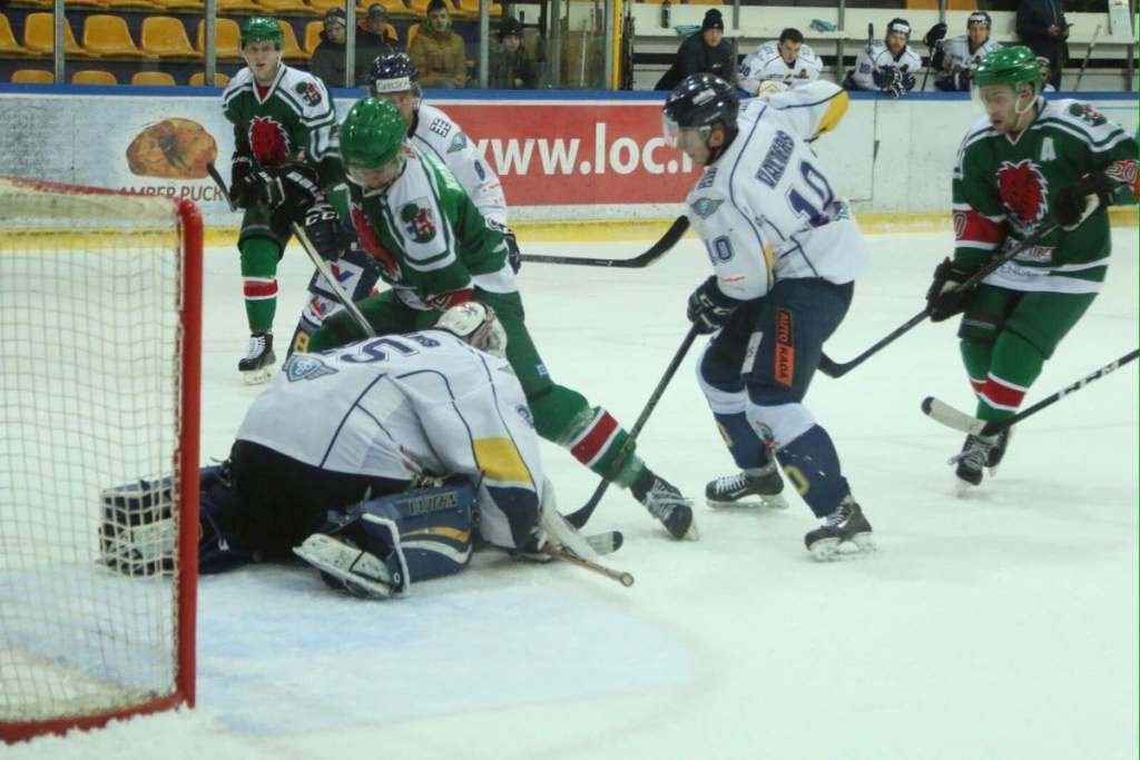 "Kurbada" hokejisti virslīgas mačā pārliecinoši uzvar čempioni "Liepāju"
