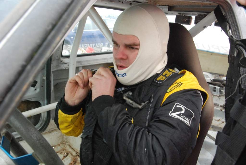 Emīls Baltaiskalns izcīna pirmo uzvaru folkreisā, bet paliek bez auto