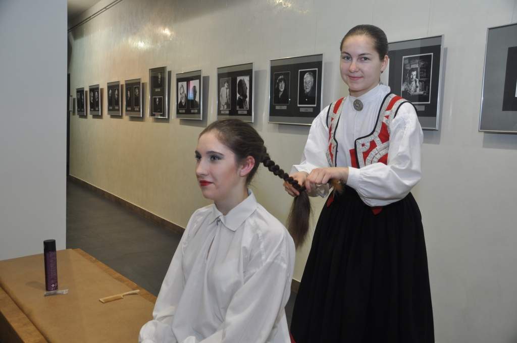 FOTO: Lustīgi nodejots tautas deju labdarības koncerts