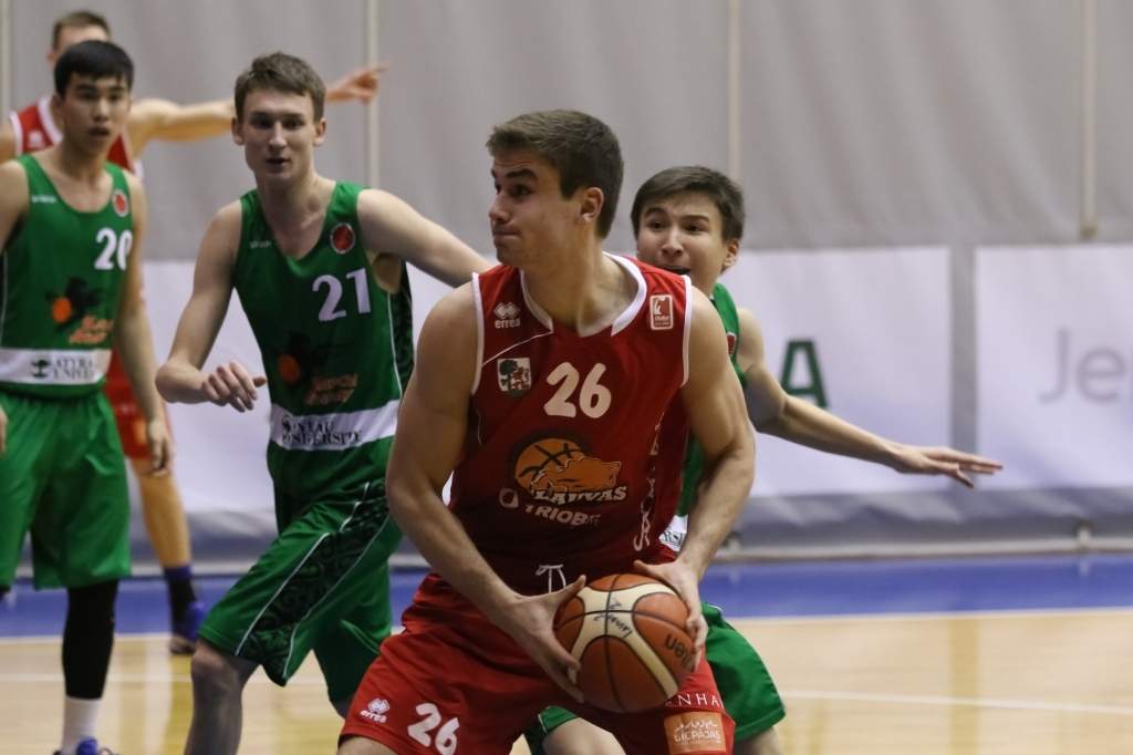 FOTO: "Rietumu līgā-Kurzemes radio" līgā spēlēs gan savā laukumā, gan dosies izbraukumā