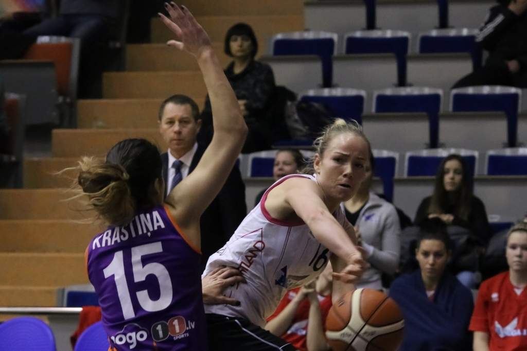 "TTT Rīga" apvienotā čempionāta mačā principiālā cīņā pieveic "Vega 1"/"Liepāja" basketbolistes