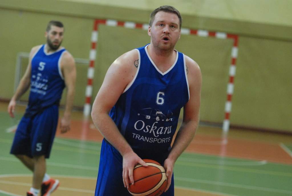 "Pāvilostas novads" zaudē "Rietumu līgas - Kurzemes radio līgas" līderiem