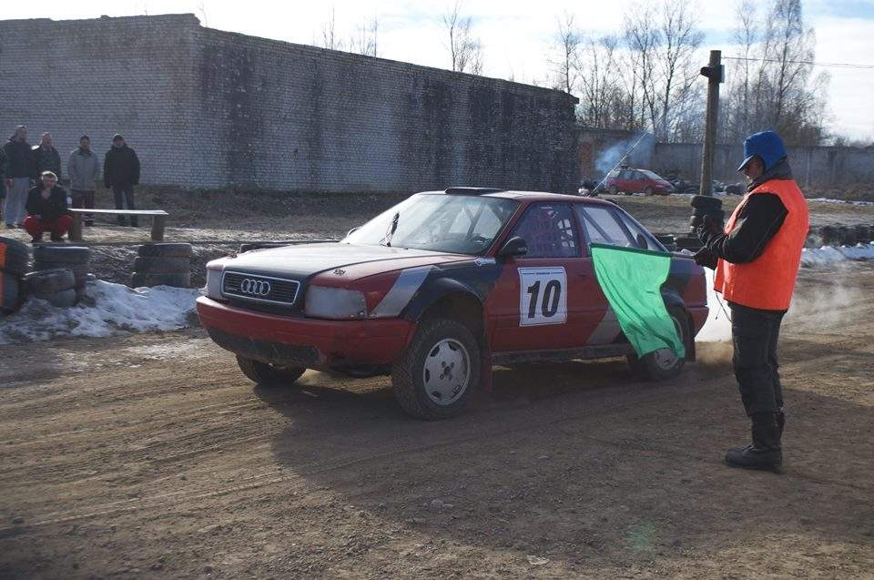 FOTO: Sacenšas autosprinta sacensībās "Priekulei 89"