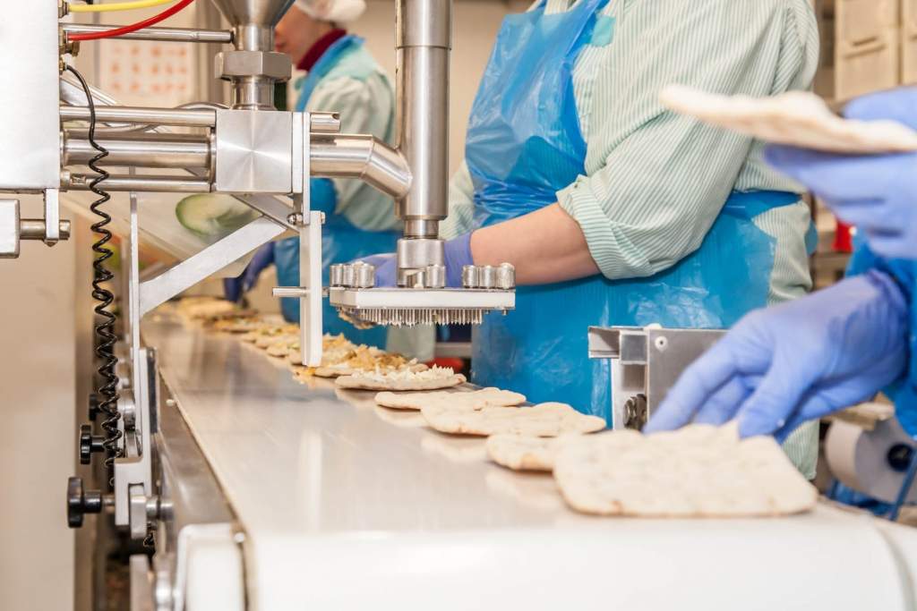 Orkla Confectionery & Snacks Latvija investē pusmiljonu eiro jaunās telpās gatavo maltīšu ražošanai