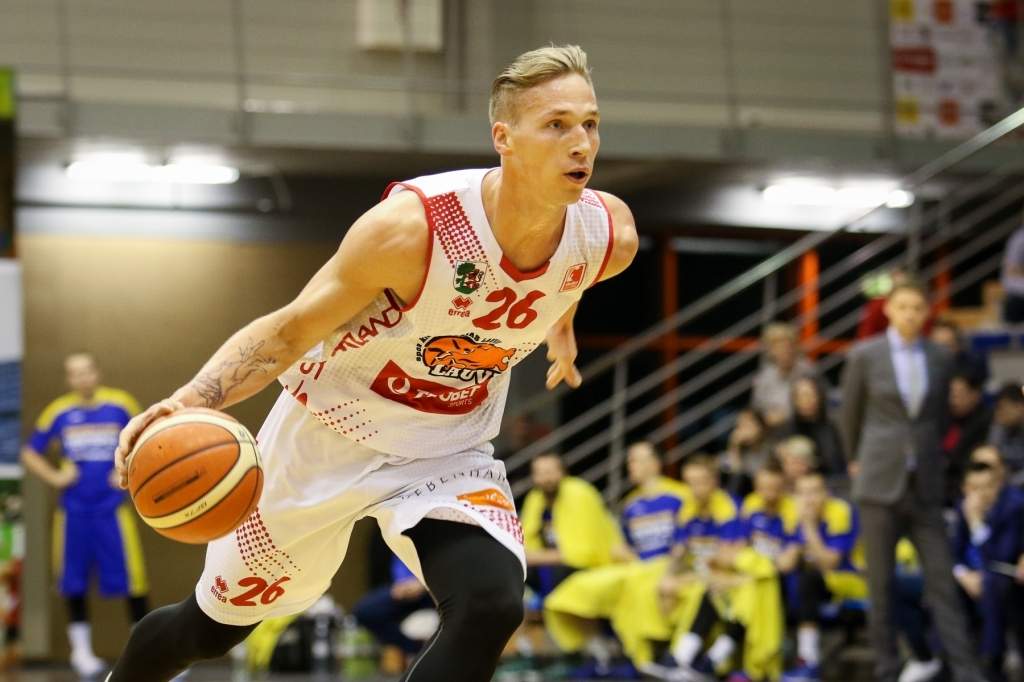 FOTO: "Liepāja/Triobet" savā laukumā zaudē "Ventspilij"