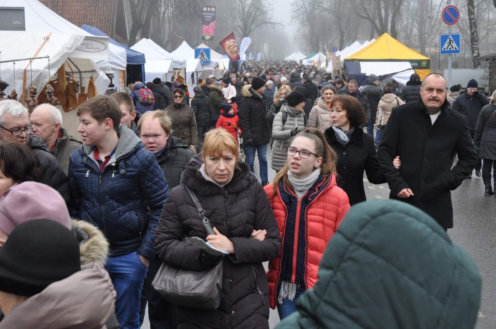 FOTO: Palangā migla un lietus netraucē svinēt Stinšu svētkus