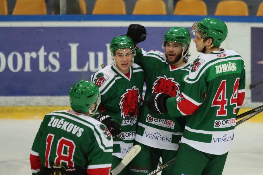 "Liepājas" hokejisti virslīgas mačā droši pārspēj "Rīgu"