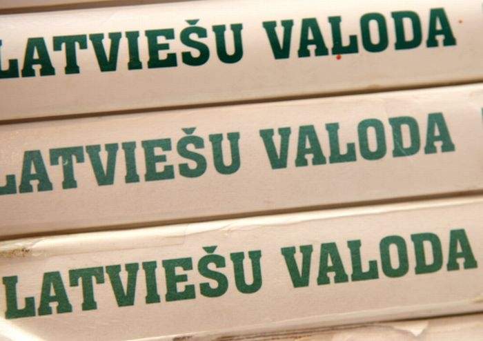 Kurā valodā pašvaldībai jākomunicē ar iedzīvotājiem? Vai pieļaujamas valodas atkāpes?