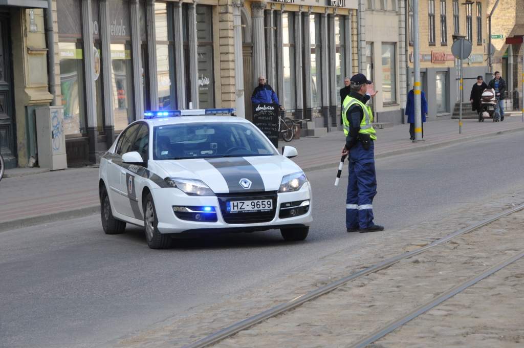 Ātrumpārkāpējus ķers netrafarētos auto