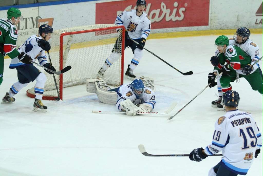 "Liepājas" hokejisti 20 vārtu spēlē uzvar "Prizmu"