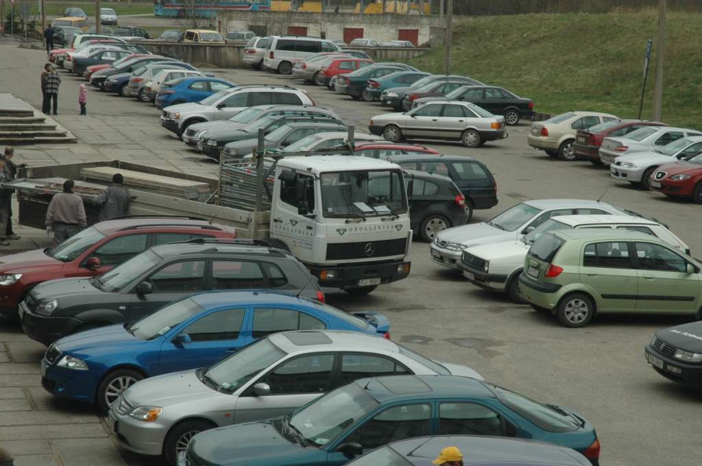 Liepājā un Grobiņā uzdarbojas automašīnu spoguļu zagļi