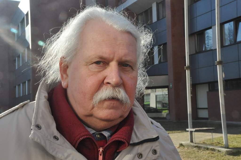 Liepājas laukumi pulcē mašīnas, ne cilvēkus
