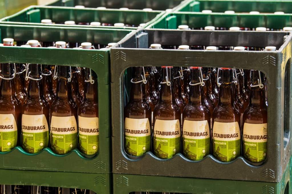 Investējot 120 tūkstošus eiro, Lāčplēsis sācis ražot jaunu alus līniju