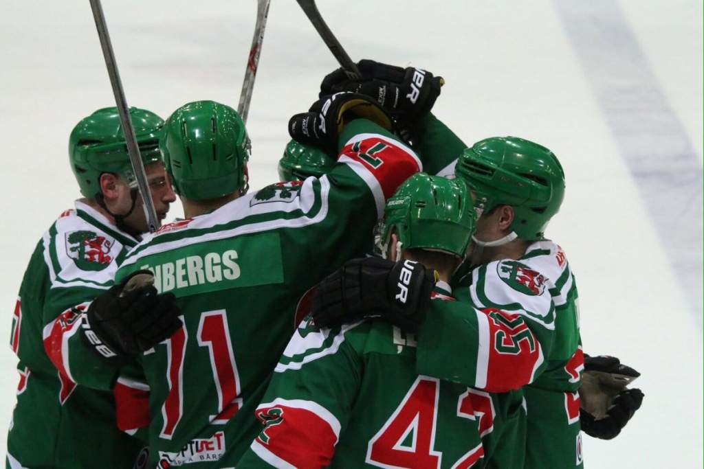 "Liepājas" hokejisti ceturtdaļfināla pirmajā mačā uzvar "Rīgu"