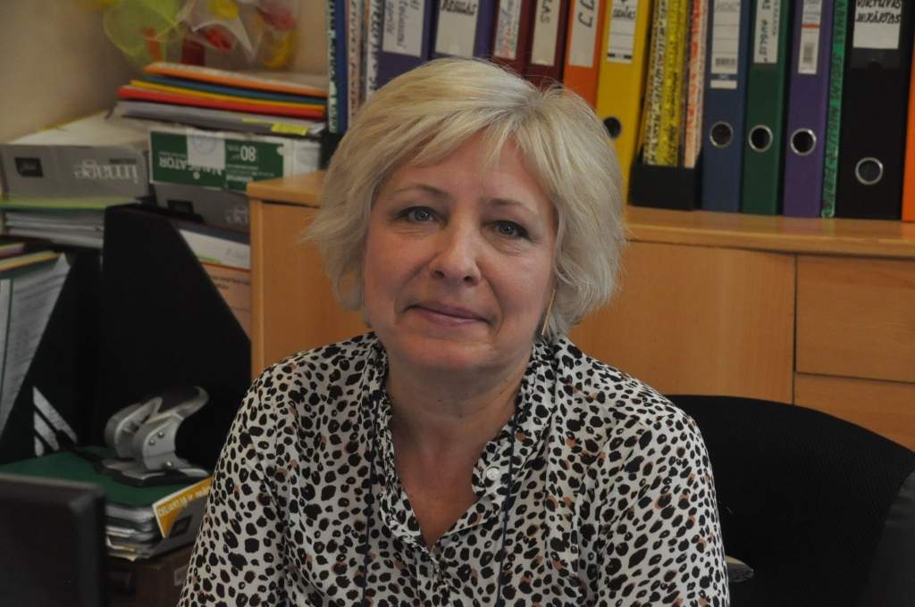 Rosina gatavot īstu ēdienu, ne pusfabrikātus