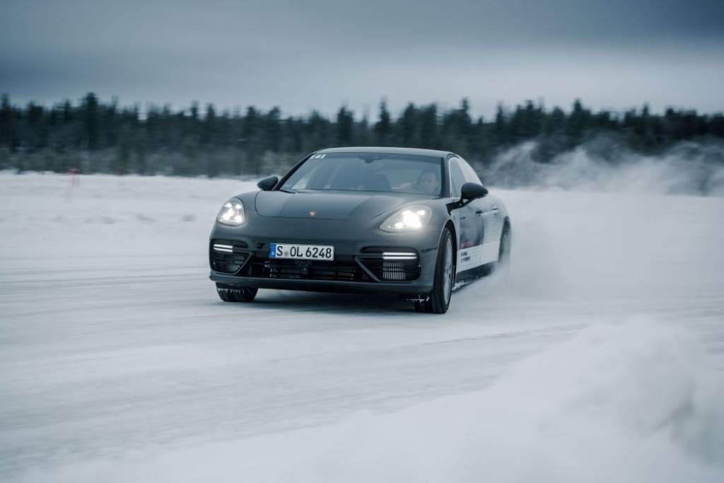 FOTO: DB izpriecas ar Porsche Somijā