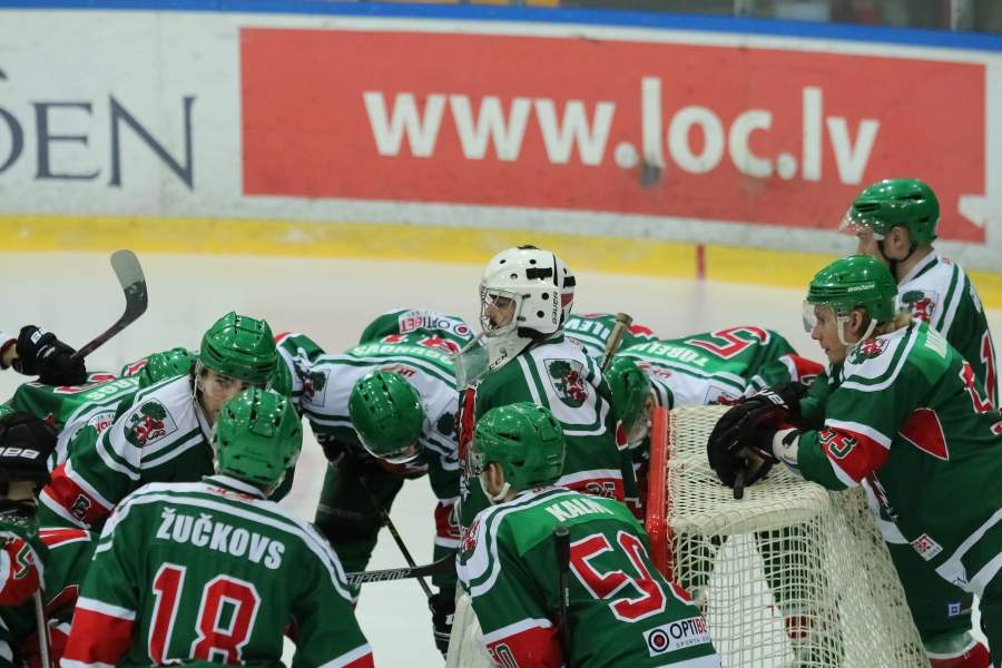 "Liepājas" hokejisti izšķirošajā cīņā pārliecinoši uzvar "Rīgu" un iekļūst Latvijas čempionāta pusfinālā