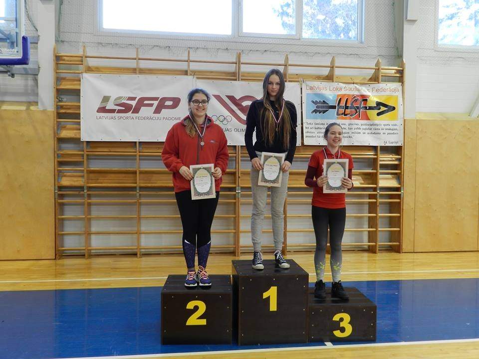 Jaunie loka šāvēji izcīna medaļas Latvijas jauniešu čempionātā 