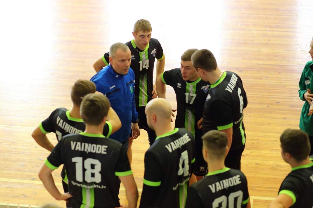 Neiekļūst “play-off”
