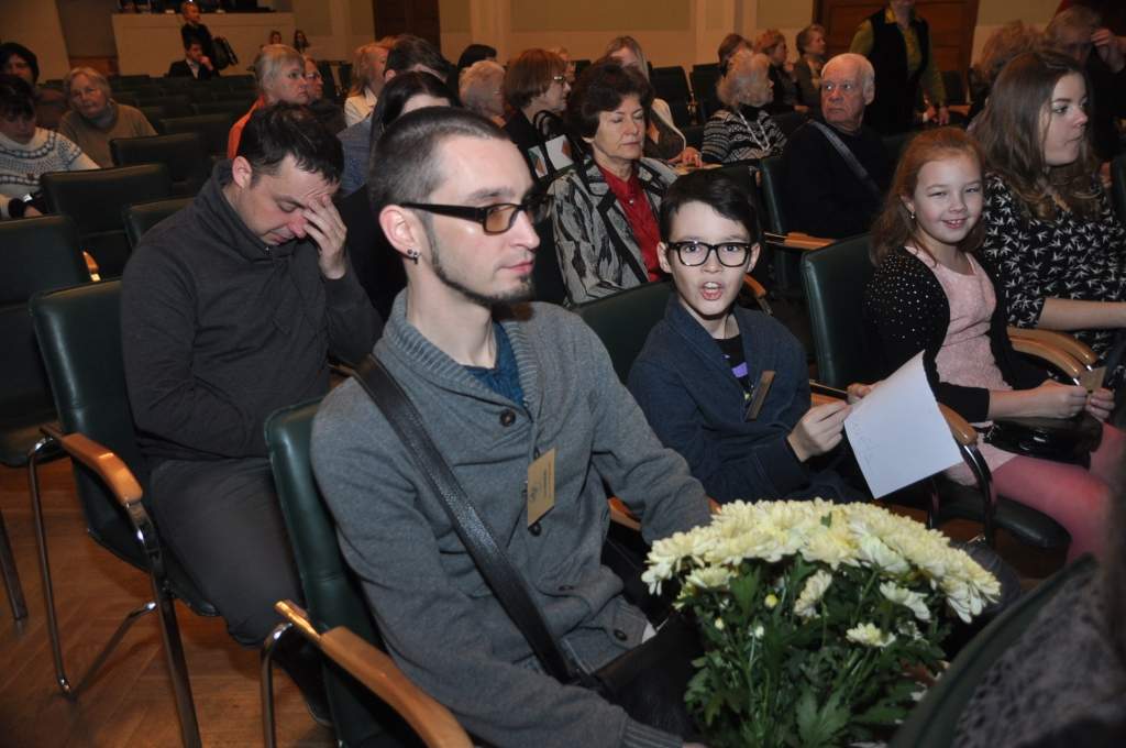 FOTO: Amatierteātri satiekas festivālā ''Te un nekur citur''