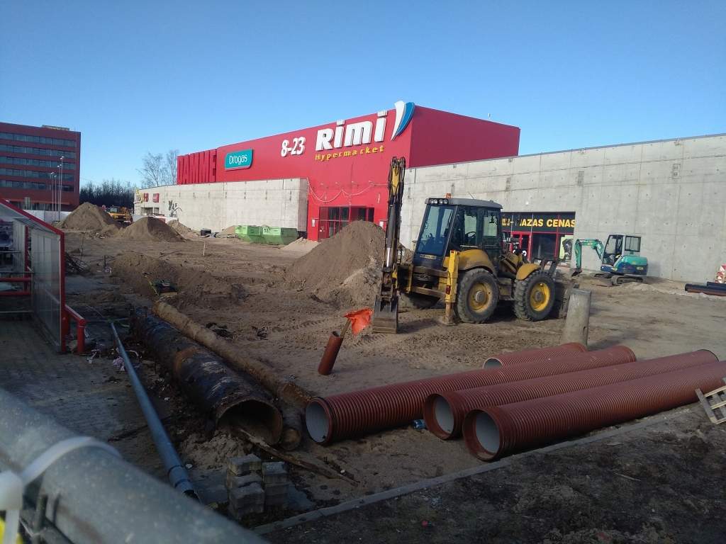 FOTO: Izmaiņas piedzīvo tirdzniecības centrs Damme Imantā