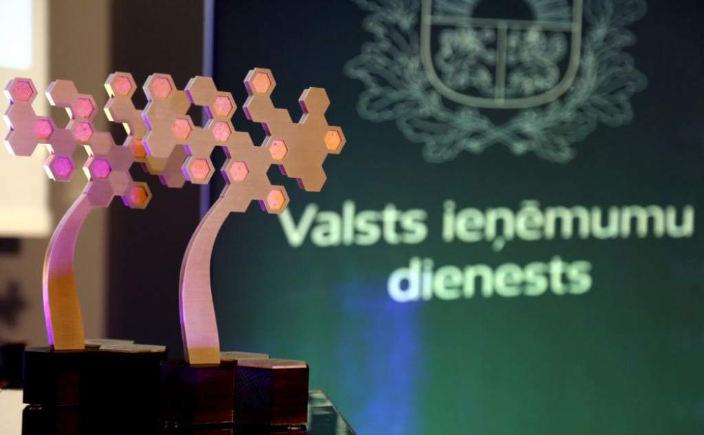 Svinīgi apbalvoti 2016.gada lielākie nodokļu maksātāji