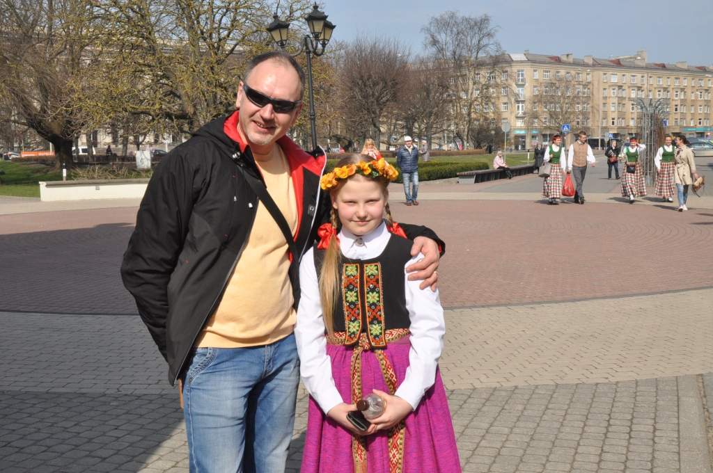 FOTO: Romas dārzā iepazīstina ar latvisko kultūrmantojumu