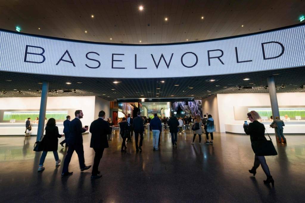 FOTO: Izstādē Baselworld izrāda jaunākās tendences pulksteņu tirgū