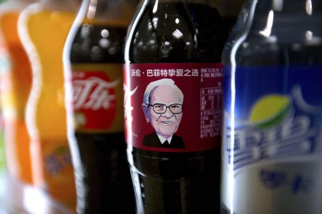 Miljardieris pārsteidzis pasauli, atļaujot savu foto bez maksas likt uz Coca-Cola pudelēm