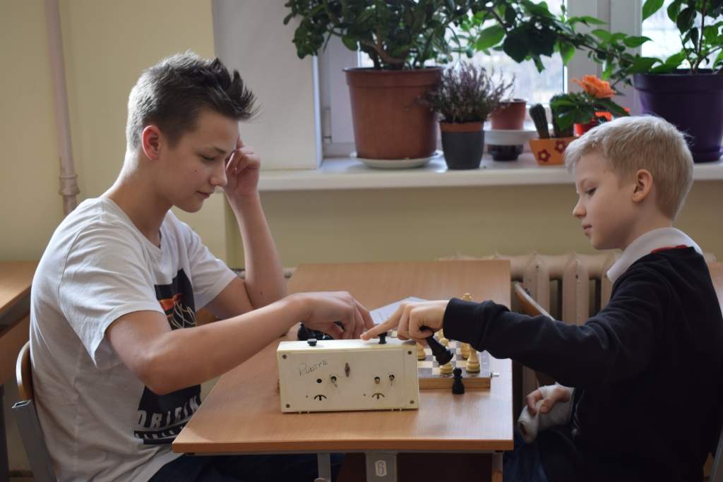 Šogad uzmana arī pulksteni