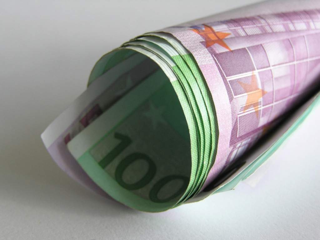 Līdz 1.jūnijam jāinformē par aizdevumiem, kas pārsniedz 15 000 eiro