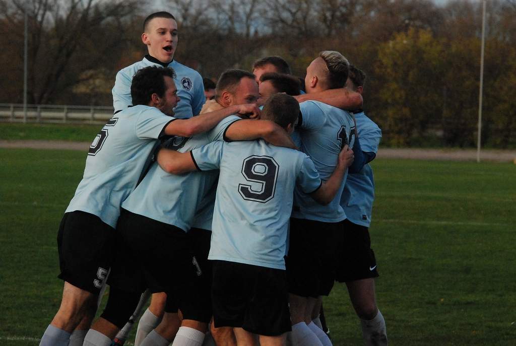 "Grobiņas SC" futbolisti pārbaudes mačā pārliecinoši uzvar Kretingas vienību