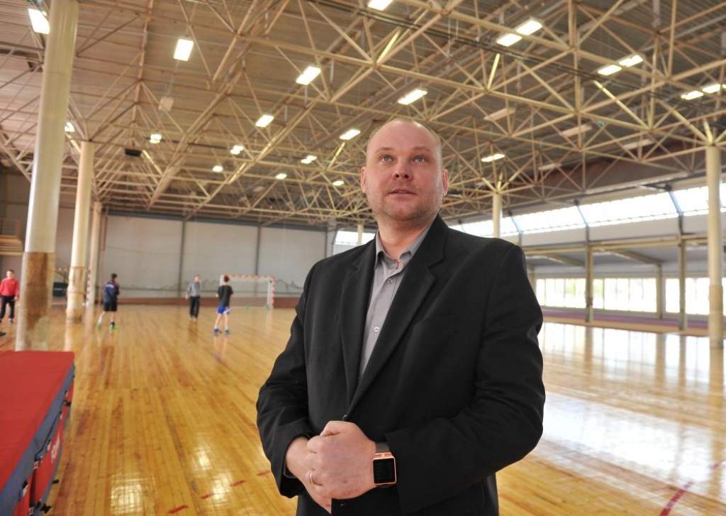 Rekonstruētā halle treniņiem derot, un tikai