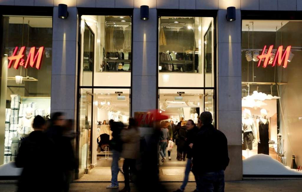 H&M ķēdes veikalos pērn savāktas 16 000 tonnas tekstila
