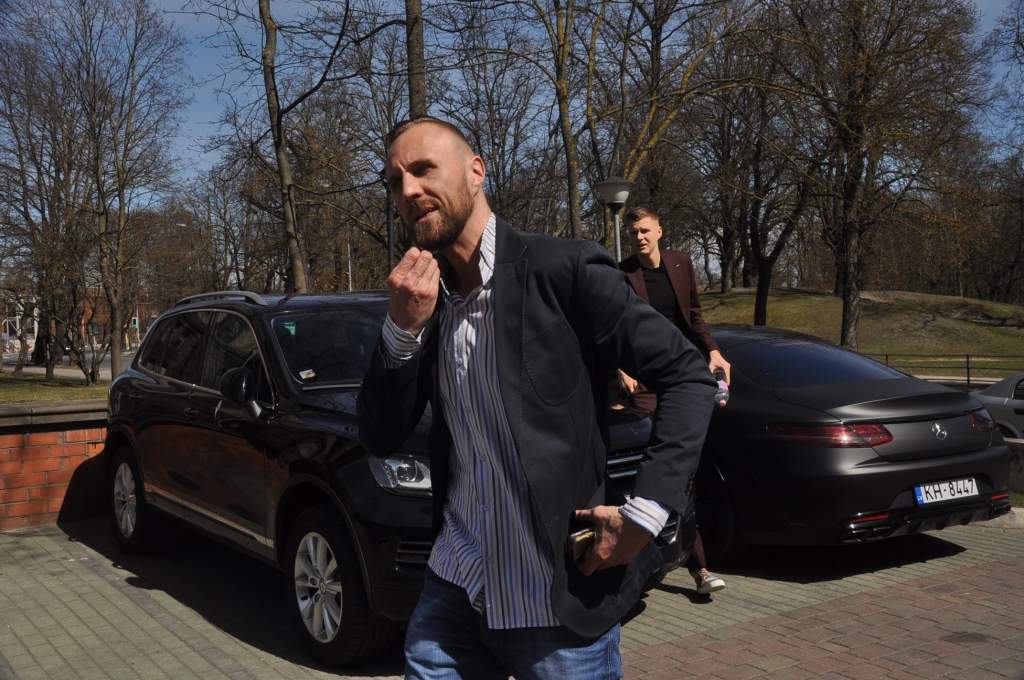 FOTO: Kristaps Porziņģis paziņo par saviem sportista nākotnes plāniem