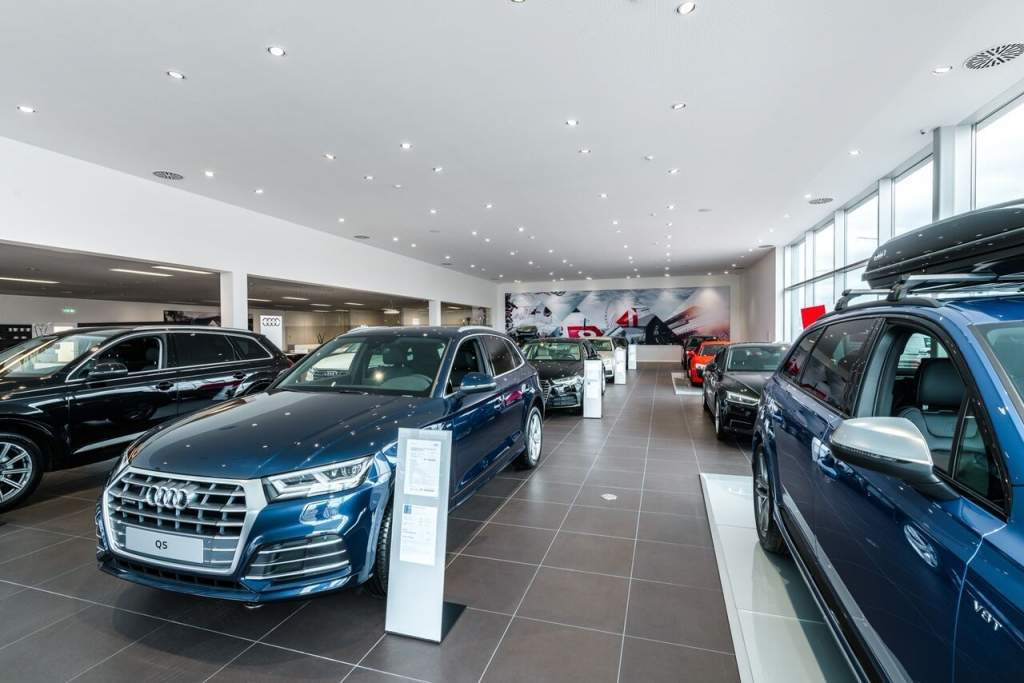 Atklāj jaunuzceltu Audi salonu Kauņā