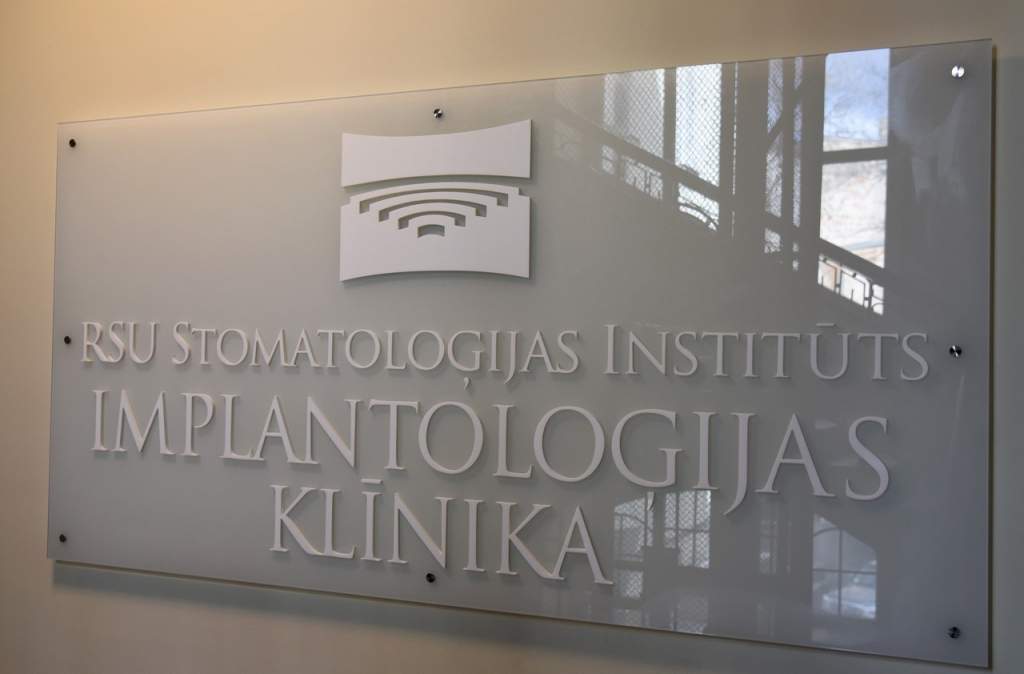 FOTO: Implantoloģijas klīnikas izveidē iegulda 1,5 miljonus eiro
