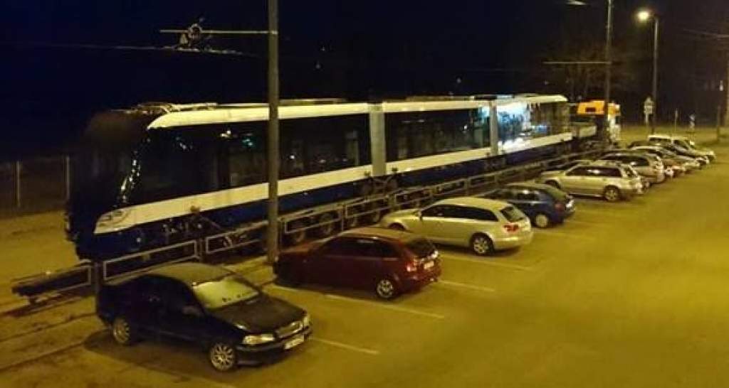 Pirmais zemās grīdas tramvajs ceļā uz Imantu