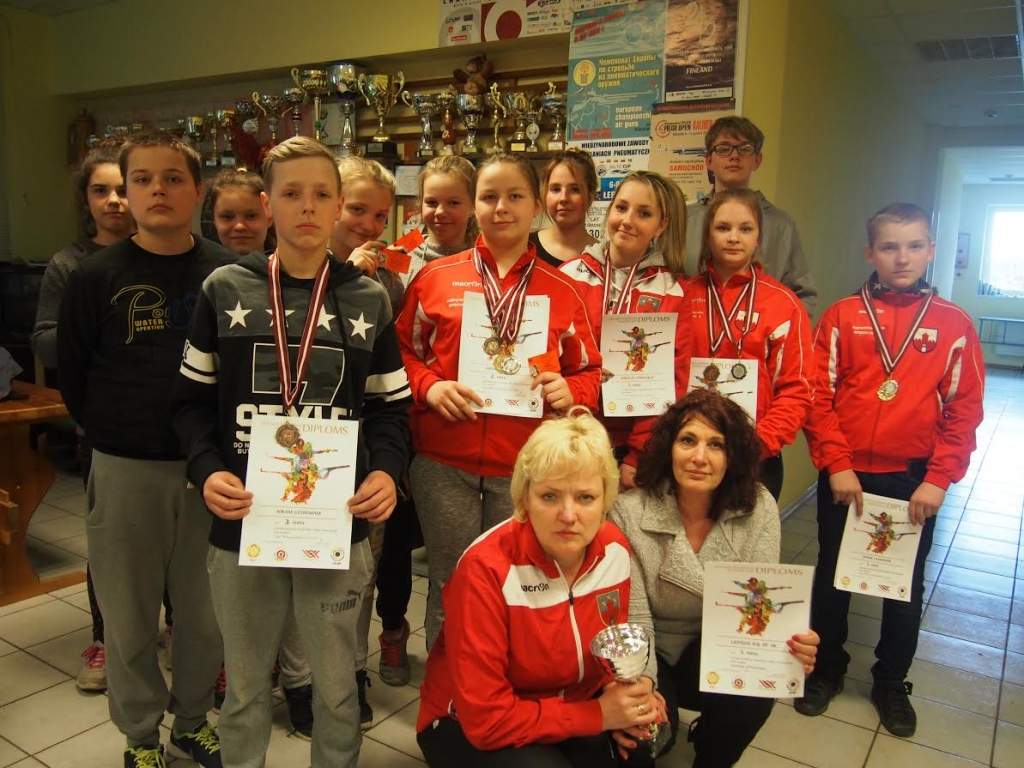 Snaiperi triumfē pārliecinoši