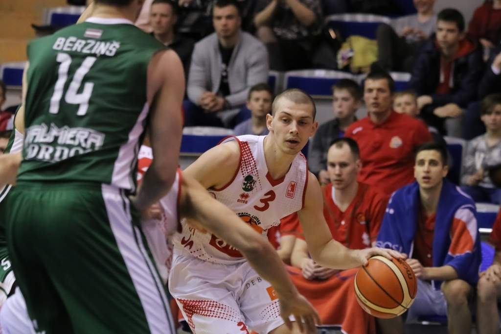"Valmiera"/ORDO basketbolisti ļoti grūtā cīņā uzvar "Liepāja"/"Triobet" un atgūst vadību LBL ceturtdaļfināla sērijā