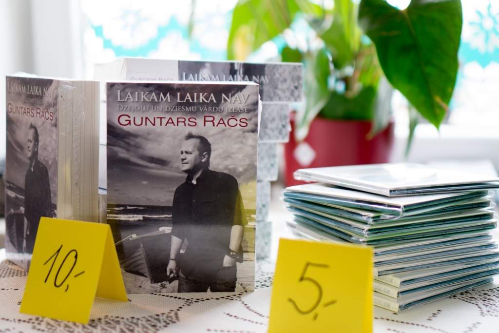 FOTO: Guntars Račs viesojas ''Ideju bodē'' un dzied kopā ar viesiem