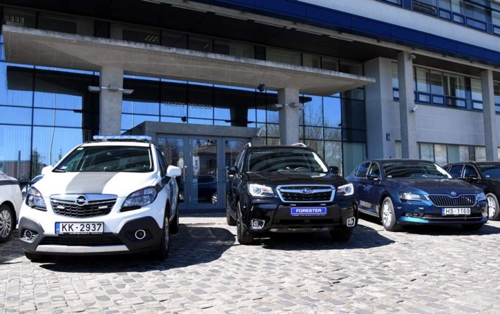 FOTO: Valsts policija prezentē jaunos auto