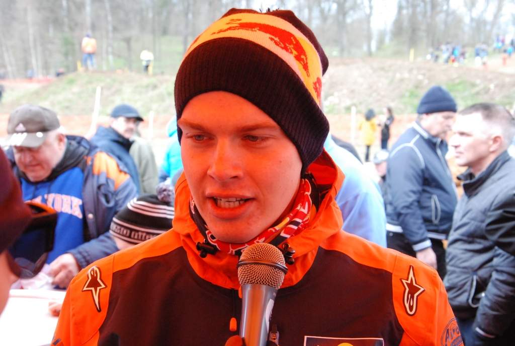 Pēc neveiksmīga otrā brauciena Jonass iegūst trešo vietu PČ posmā Vācijā