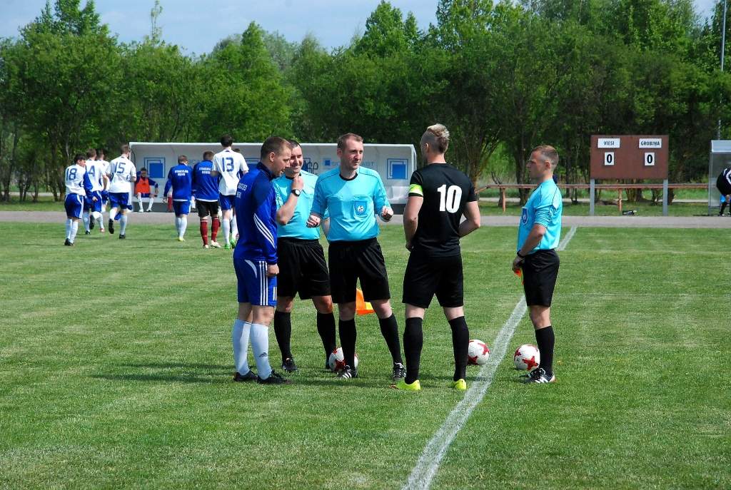 FOTO.VIDEO: "Grobiņas SC" pirmajā mājas spēlē pārspēj "Staiceles bebrus"